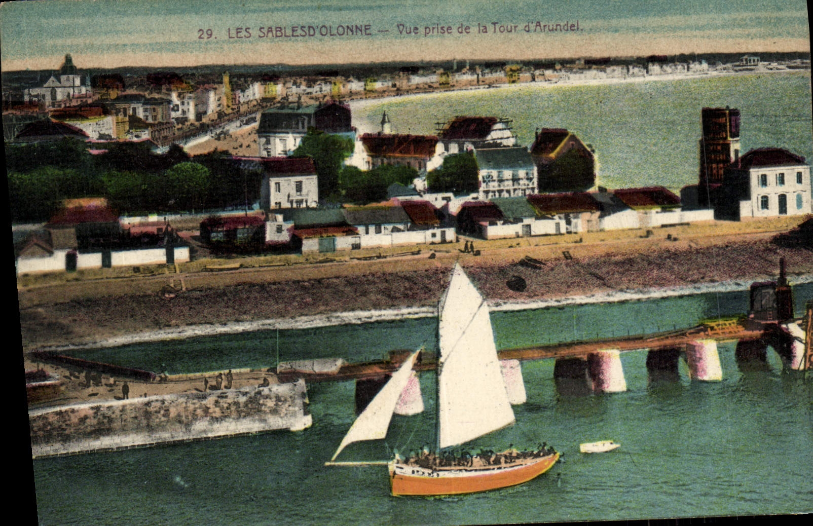 CPA Les Sables D'Olonne Vue Prise de La Tour d'Arundel Bateau