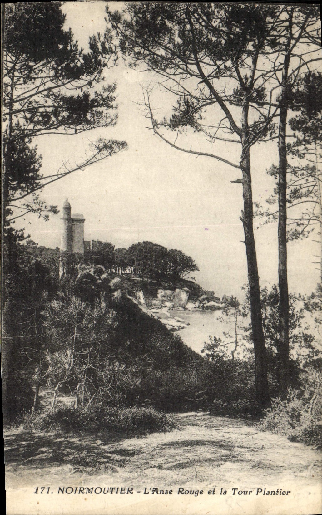CPA Ile Noirmoutier L'Anse Rouge et la Tour Plantier