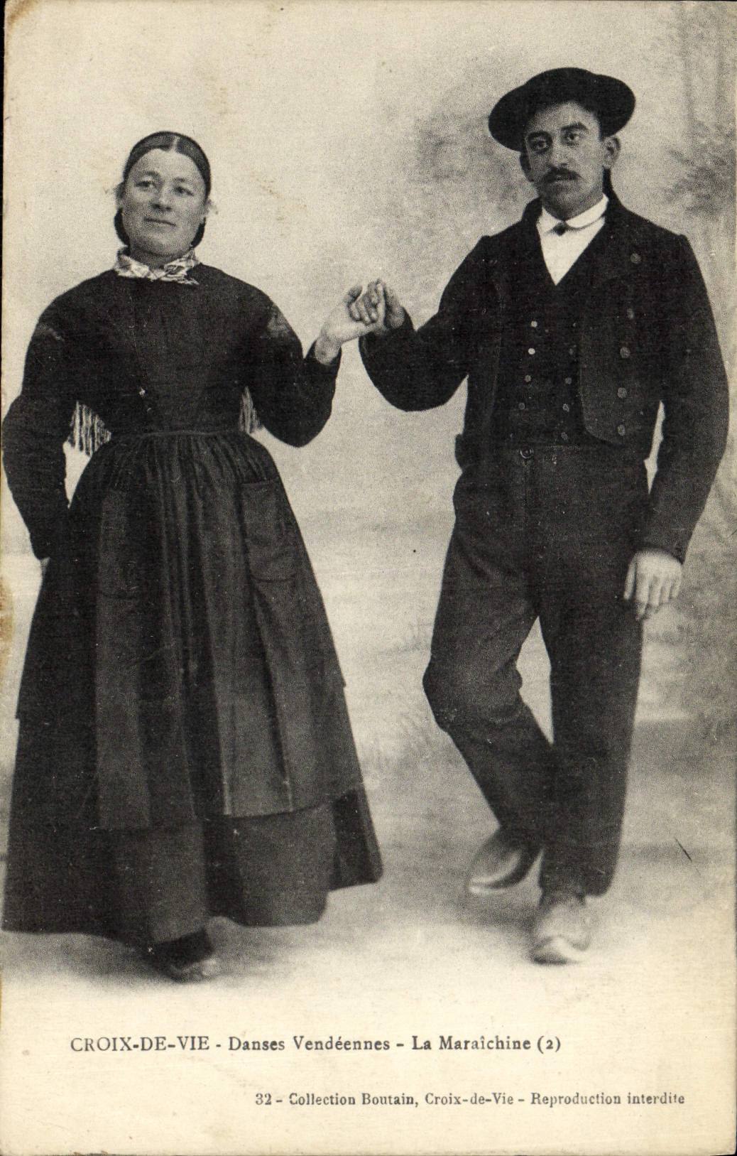 VINTAGE POSTCARD Holy Croix de Vie Vendean Maraichine Folklore