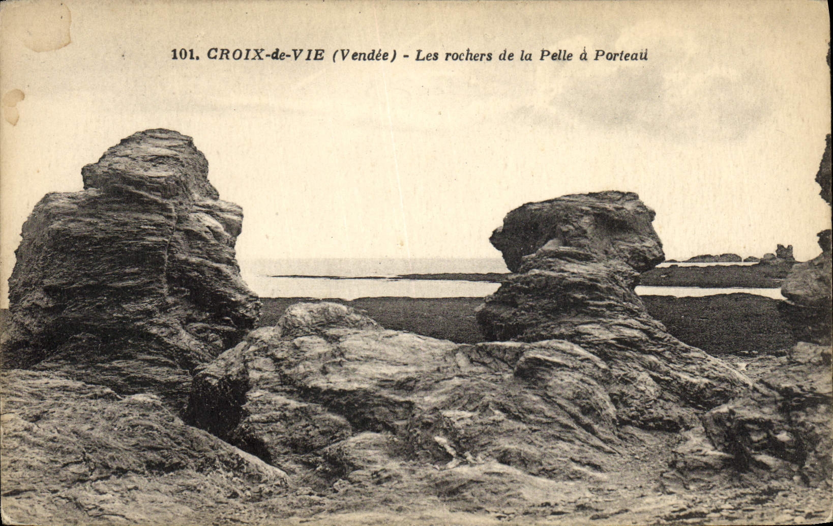 VINTAGE POSTCARD Saint Croix de Vie the Rock of the Shovel has Porteau