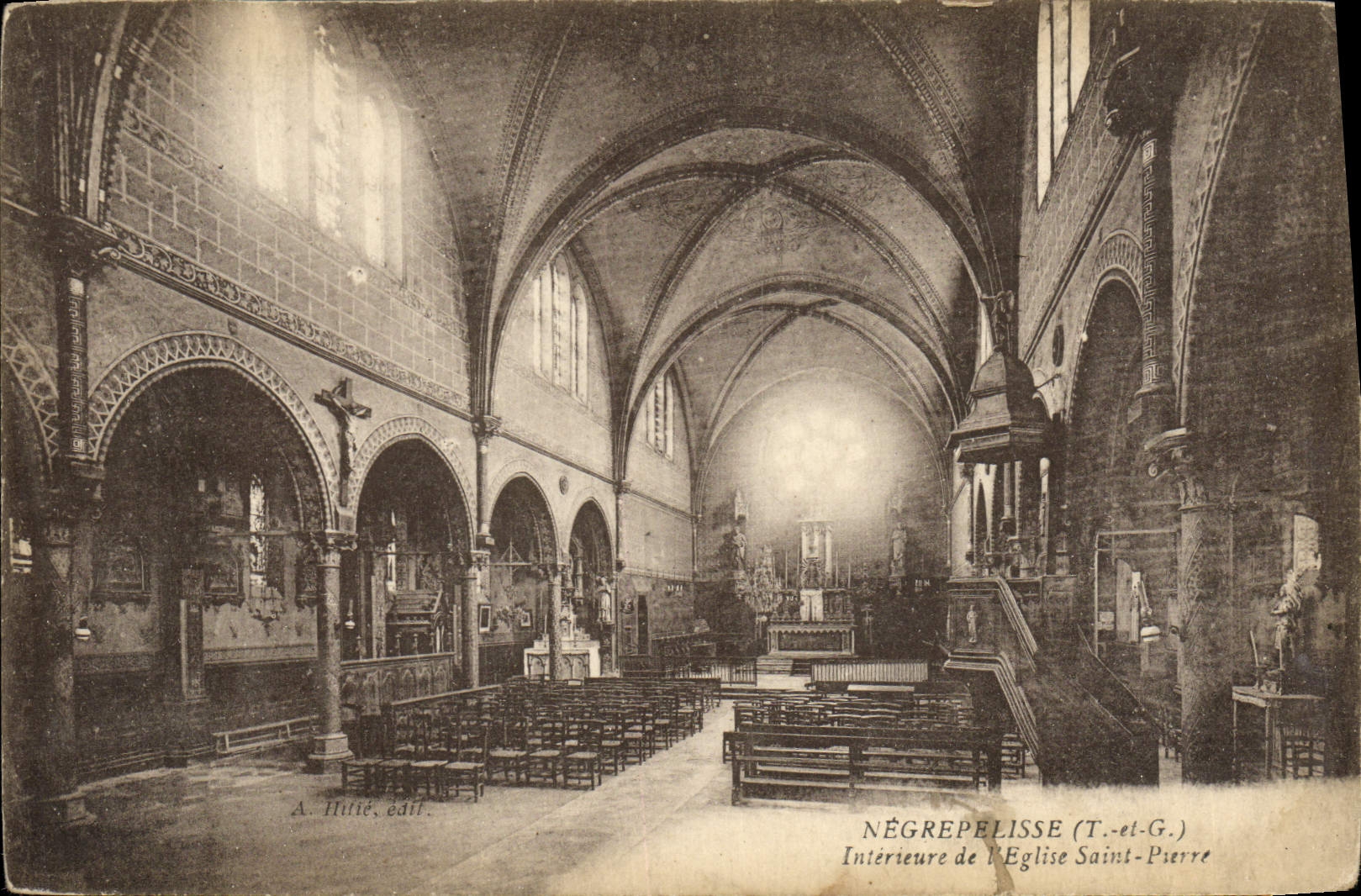 VINTAGE POSTCARD Interior Negrepelisse of the Church Saint Pierre