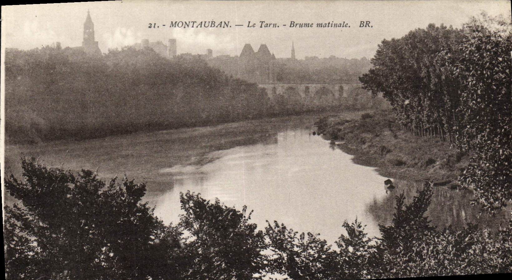 VINTAGE POSTCARD Montauban the Tarn Morning Fog