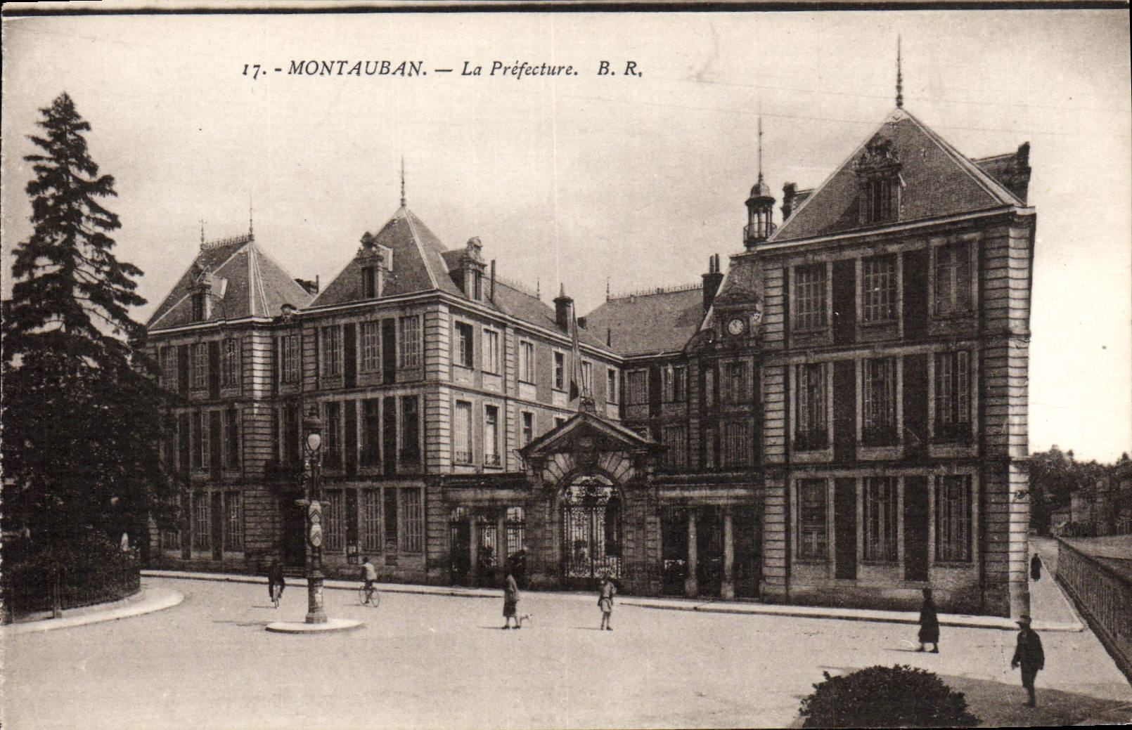VINTAGE POSTCARD Montauban Prefecture