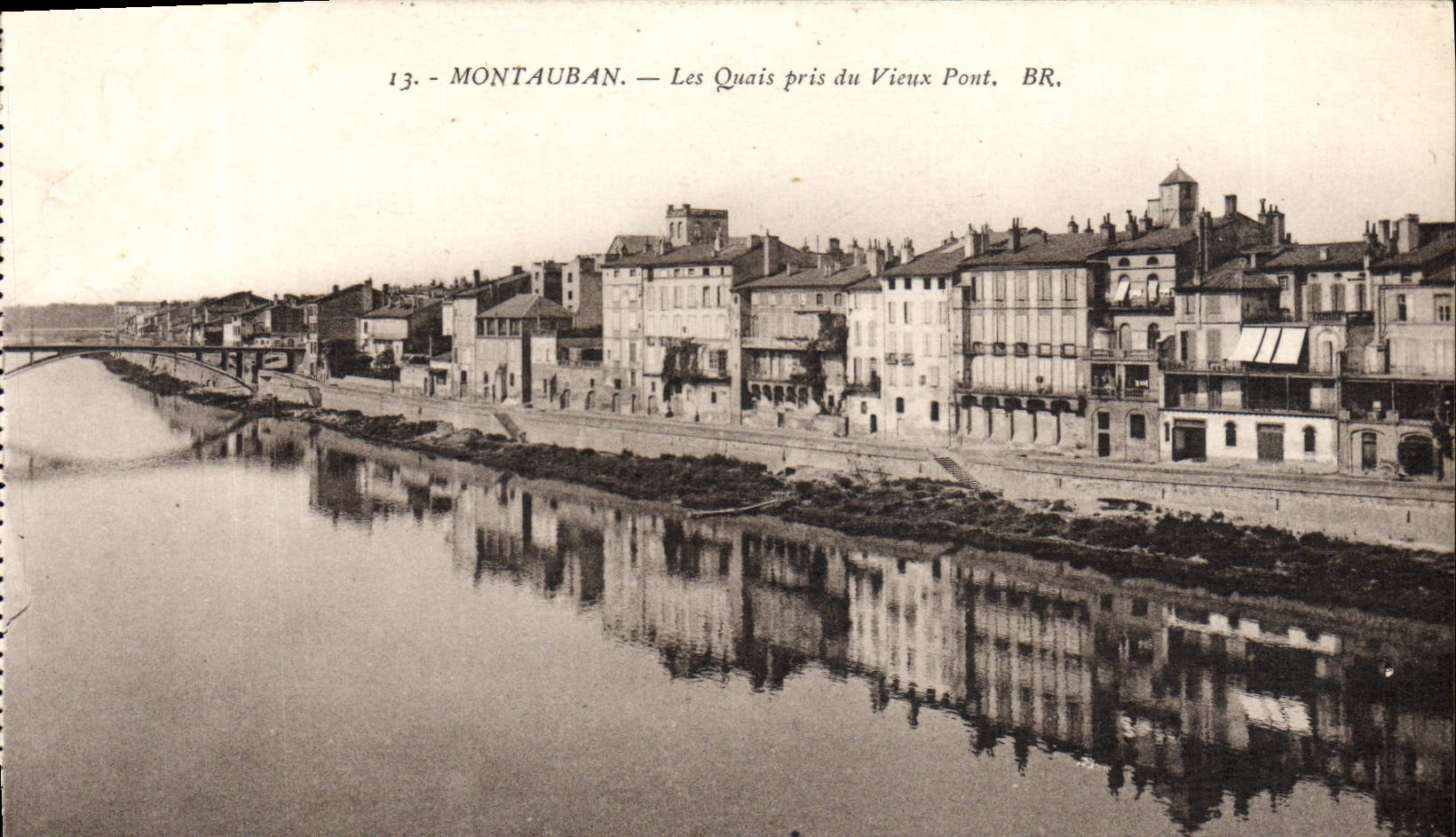 VINTAGE POSTCARD Montauban Quays taken of the Old Bridge