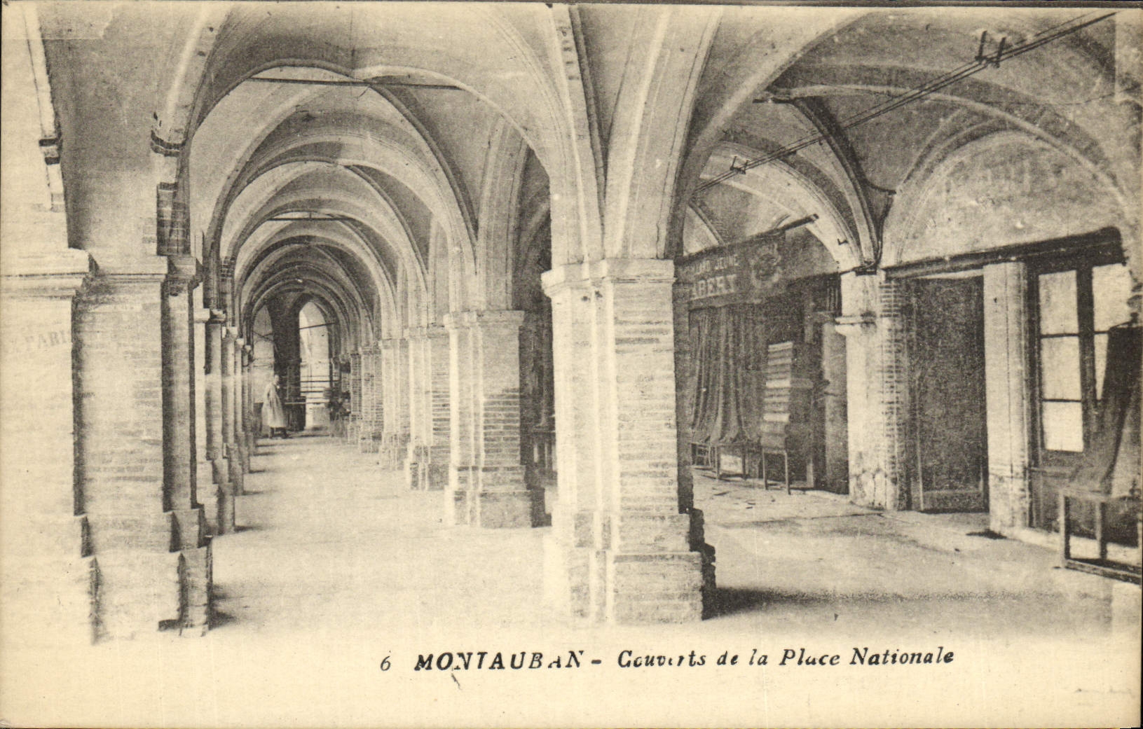 VINTAGE POSTCARD Montauban Covered with the National Place