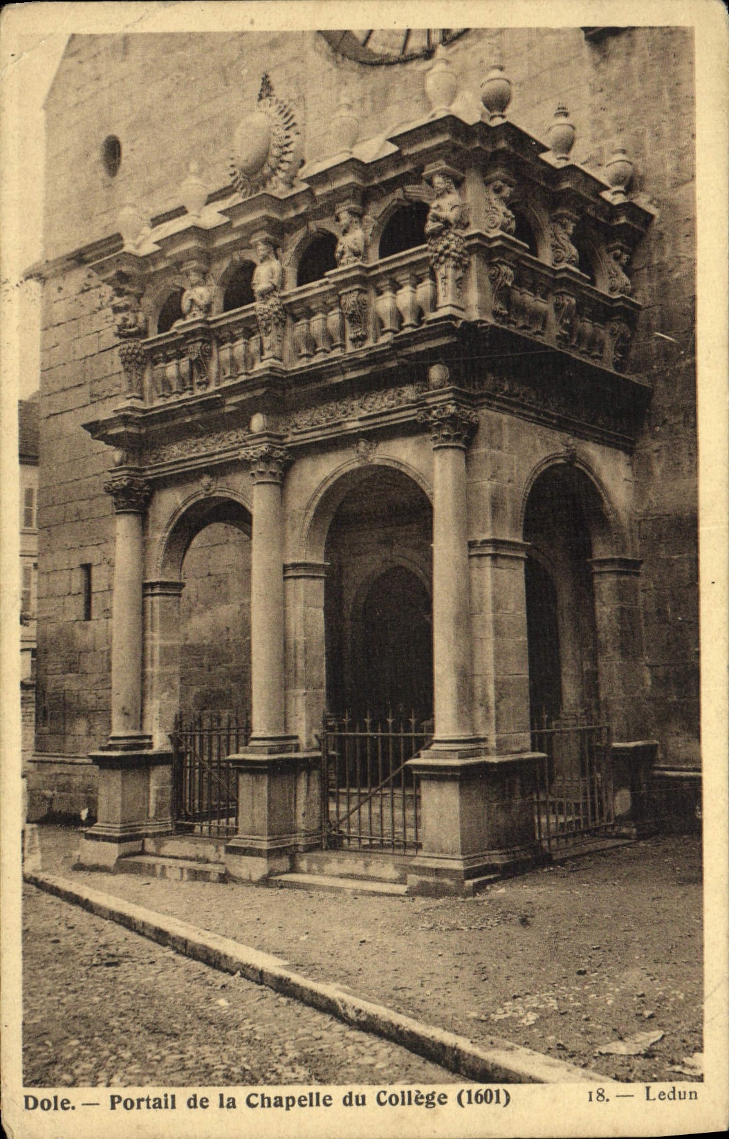 CPA Dole Portail de la Chapelle Du College