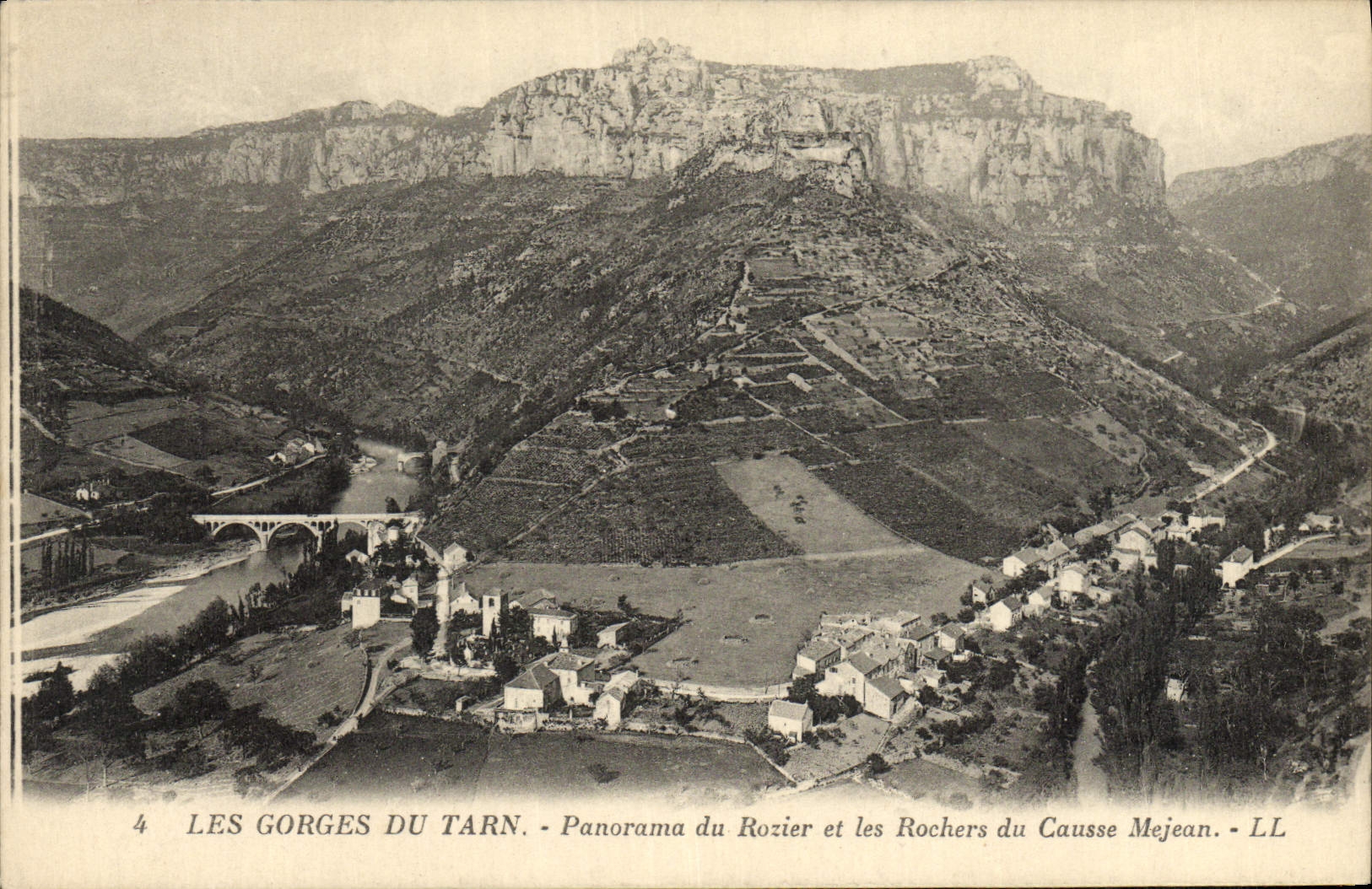 Panorama de la POSTAL de la VENDIMIA de Rozier y gargantas de la roca del Tarn del Mejean Causse