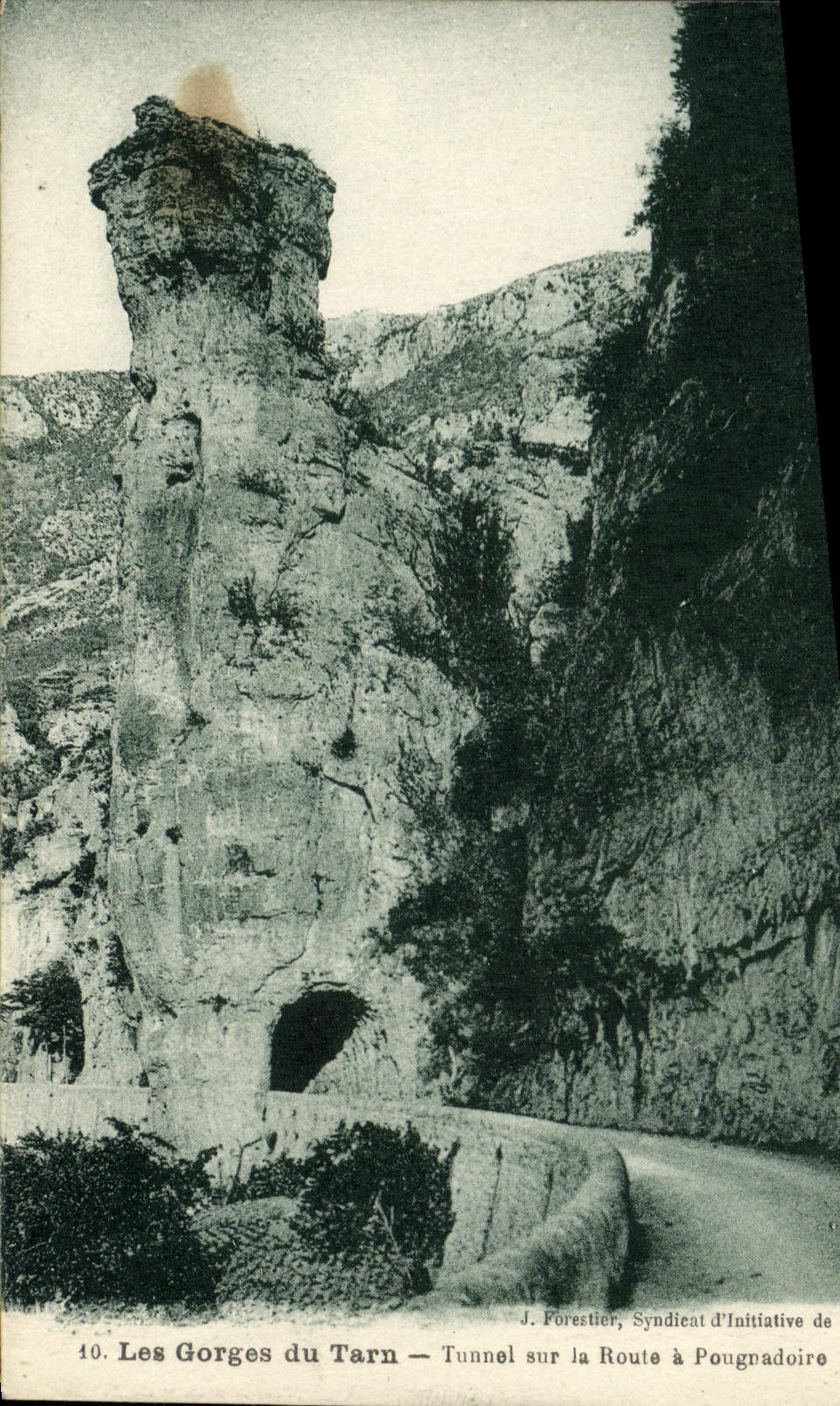 VINTAGE POSTCARD Gorges of the Tarn Tunnel On the Road has Pougnadoire