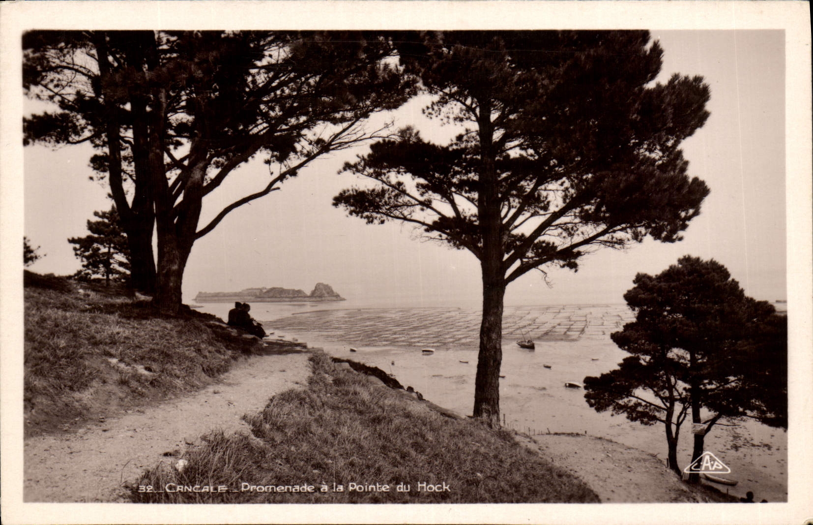 VINTAGE POSTCARD Cancale Dromenade with the Point of Hock
