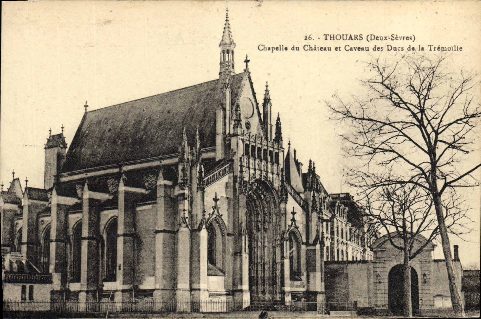 CPA Thouars Chapelle Du Chateau Et Caveau Des ducs de la Tremoille