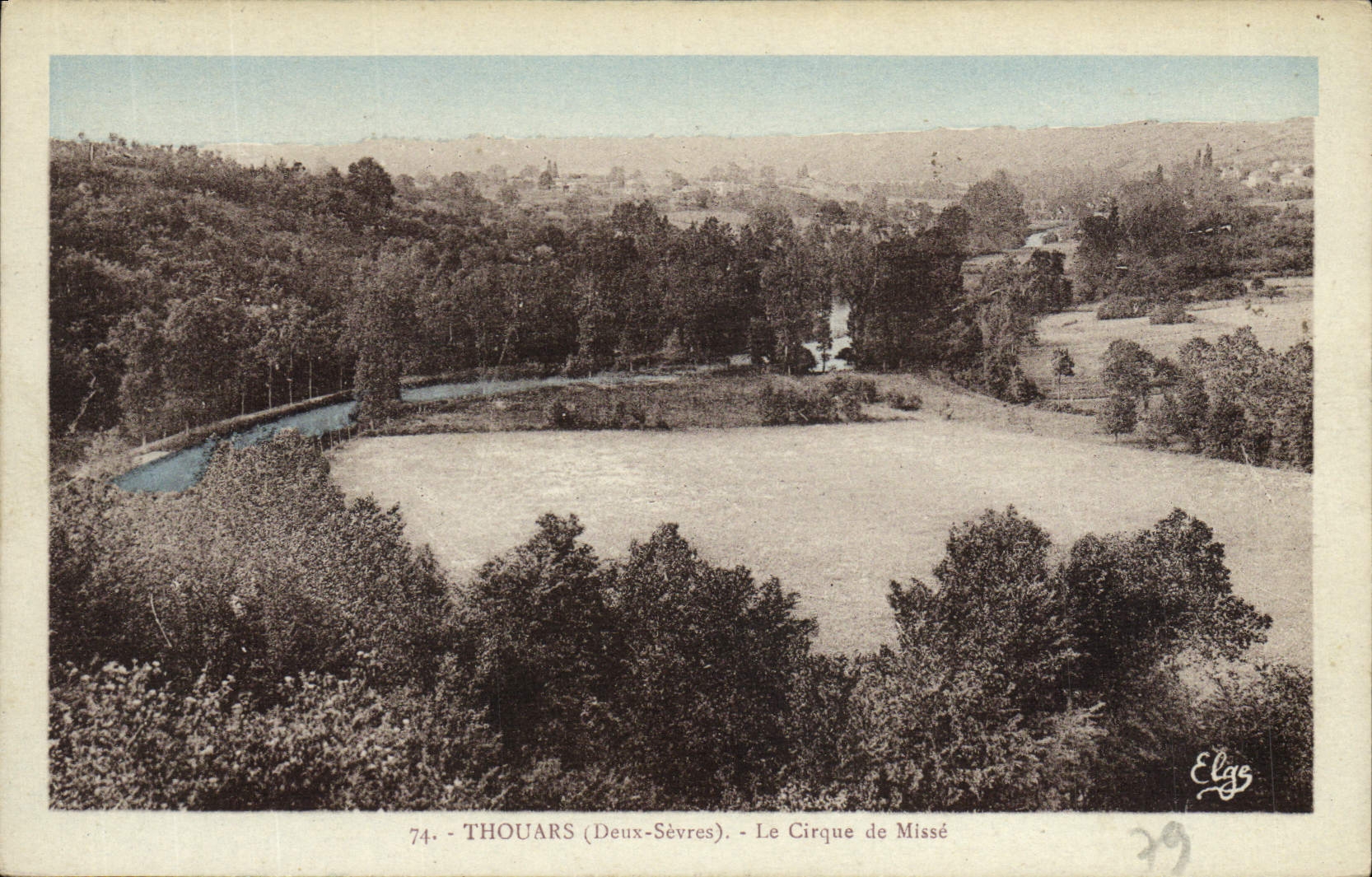 VINTAGE POSTCARD Thouars the Circus Of Put