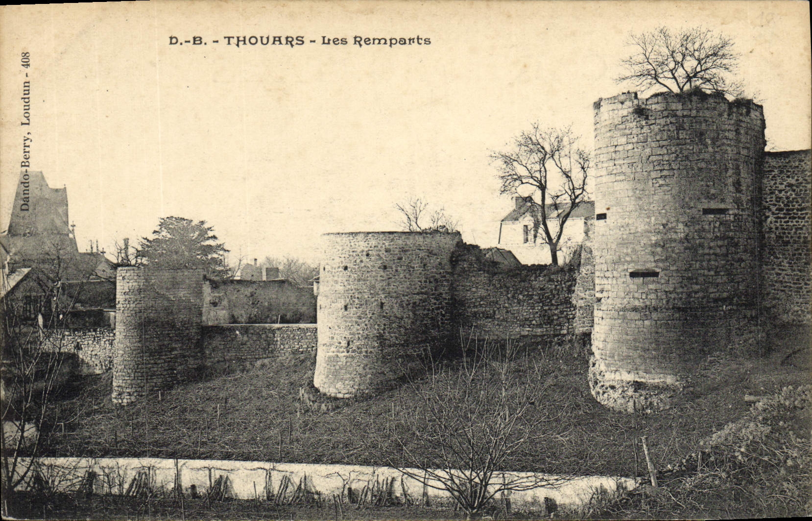 VINTAGE POSTCARD Thouars Walls