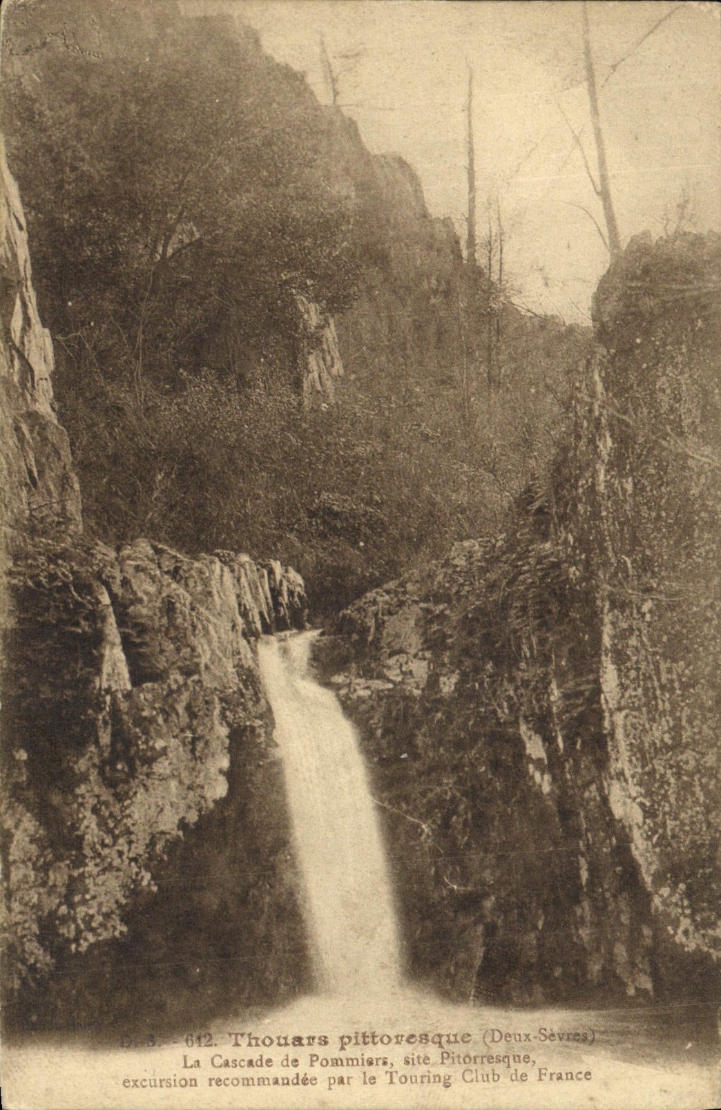 CPA Thouars Pittoresque La Cascade De Pommiers excursion recomandee par le Touring Club de France