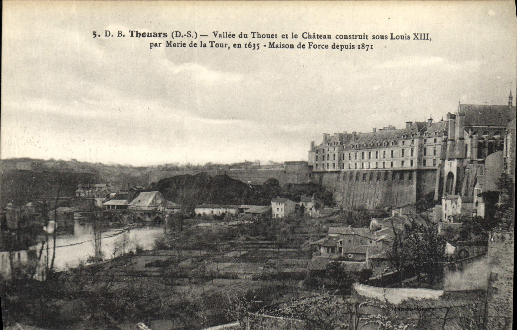 VINTAGE POSTCARD Thouars Valley Of Thouet And the Castle