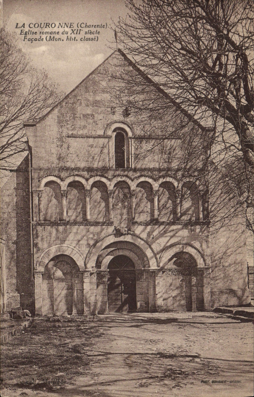 CPA La Couronne Eglise Romane Facade
