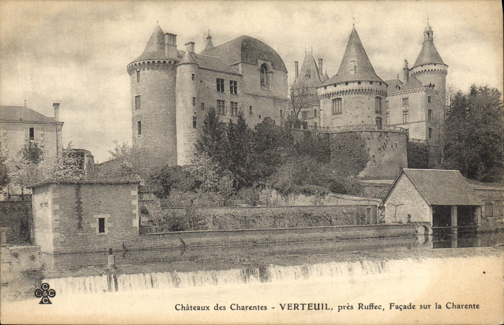 CPA Chateaux Des Charentes Verteuil Pres Ruffec Facade Sur La Charente