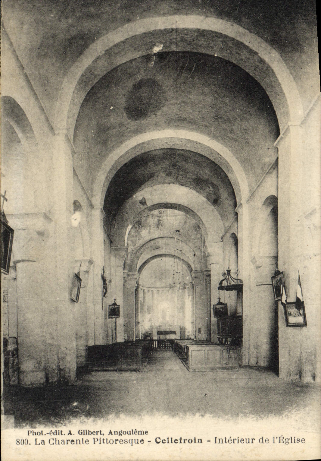 CPA La Charenle Pittoresque Cellefroin Interieur De l'Eglise