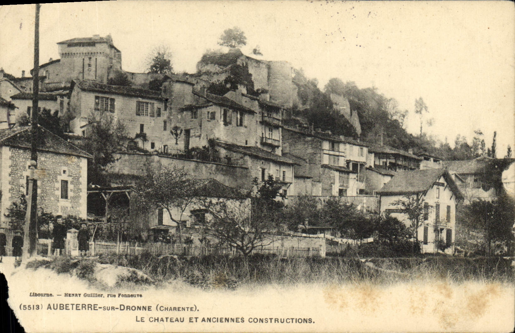 CPA Aubeterre Sur Dronne Le Chateau Et Anciennes Constructions