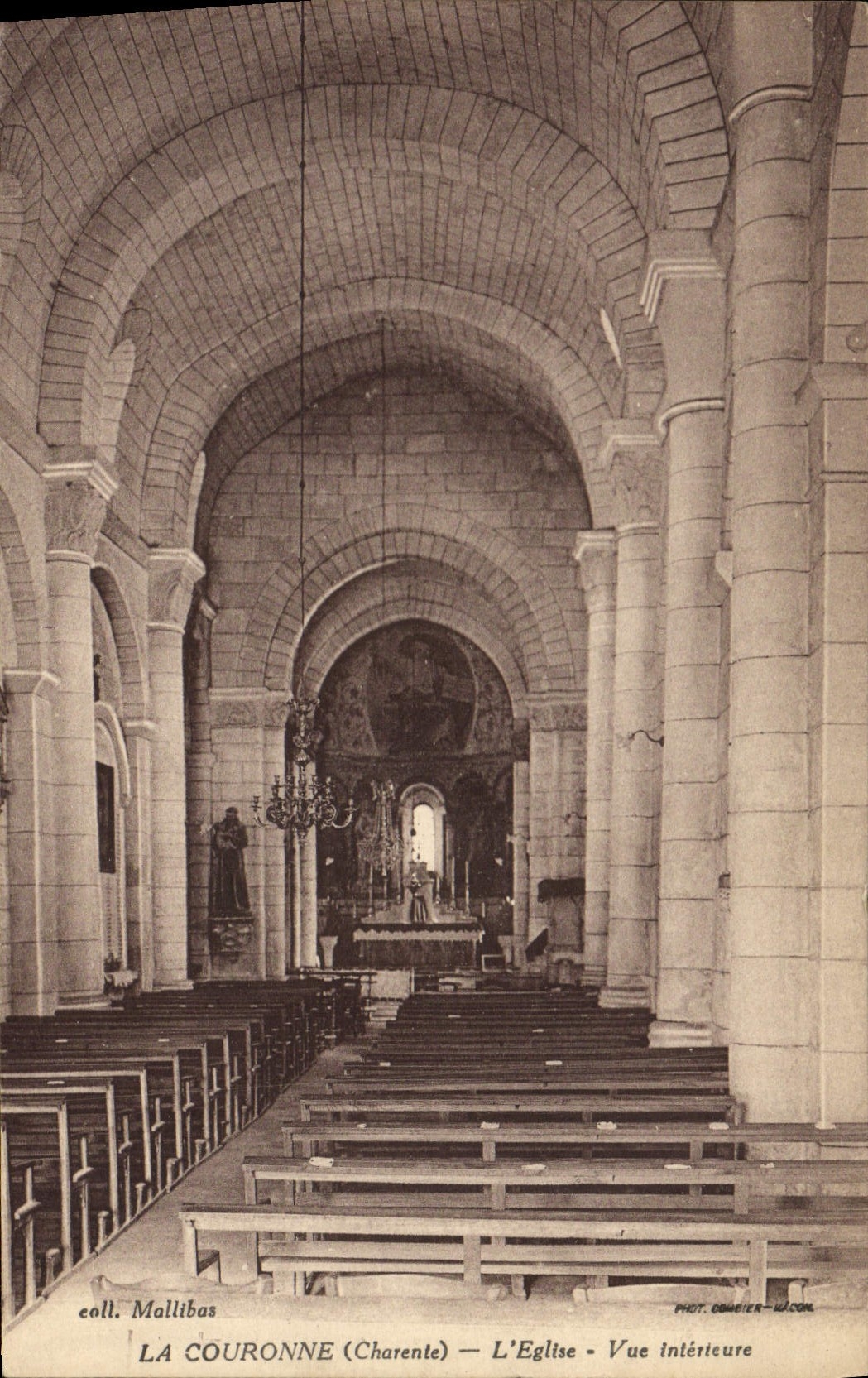 CPA La Couronne L'Eglise Vue Interieure