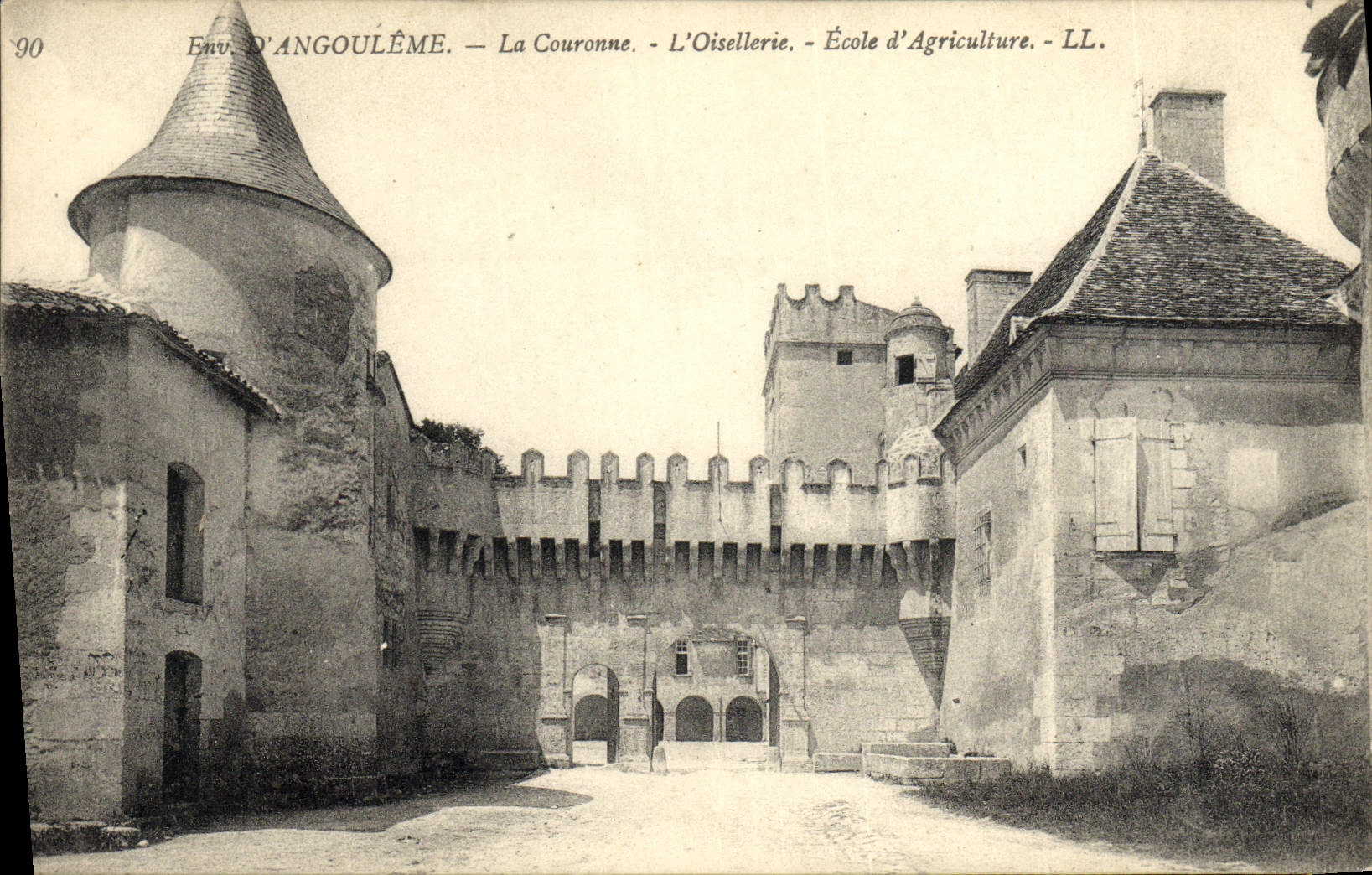 CPA Env d'Angouleme La couronne L'Oisellerie Ecole d'agriculture