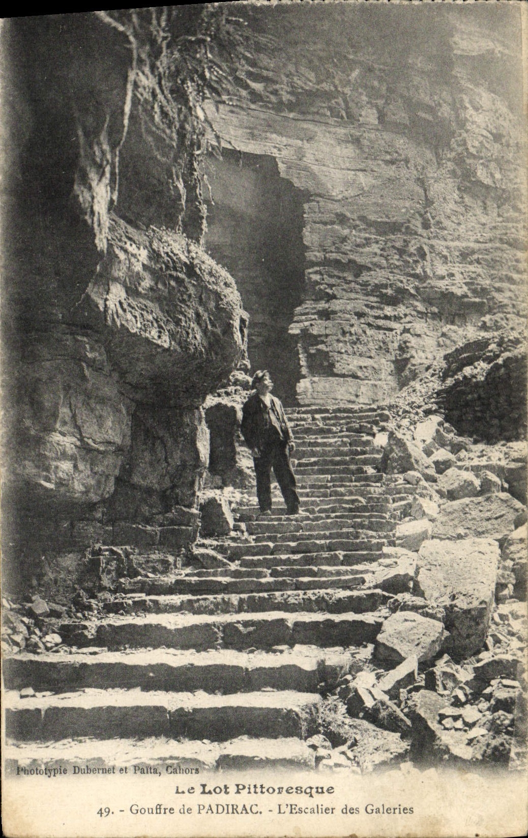 VINTAGE POSTCARD the Picturesque Batch Galleries Pit De Padirac the Staircase Of the Galleries