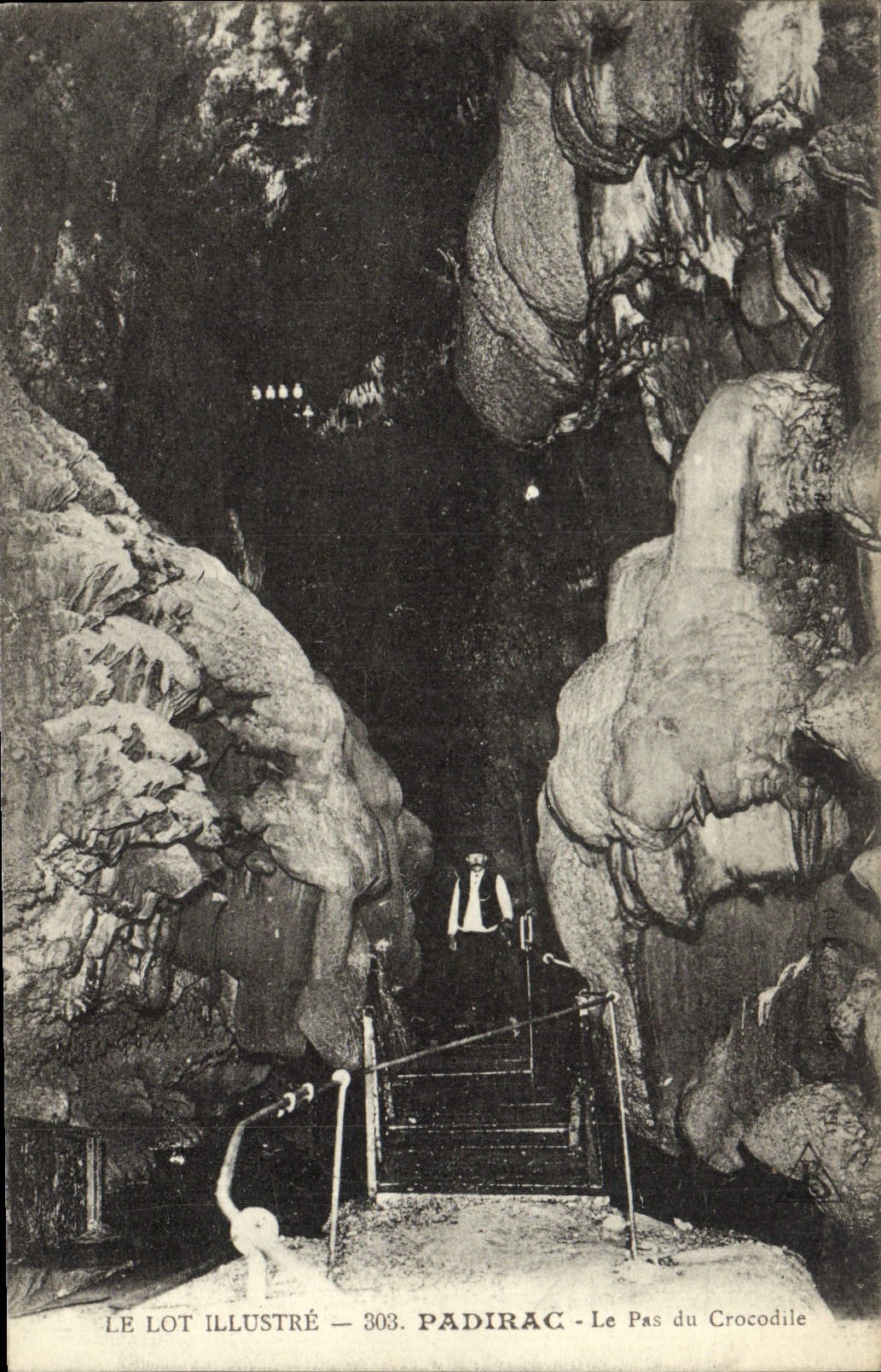 VINTAGE POSTCARD the Batch Illustere Padirac the Step Of the Crocodile