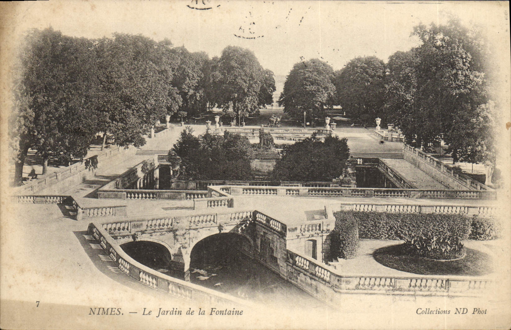 CPA Nimes Le Jardin De La Fontaine