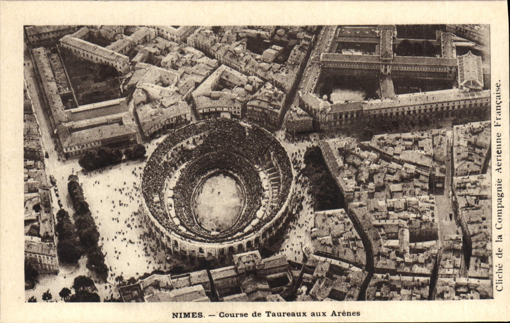 CPA Nimes Cource De Taureaux Aux Arenes Corrida