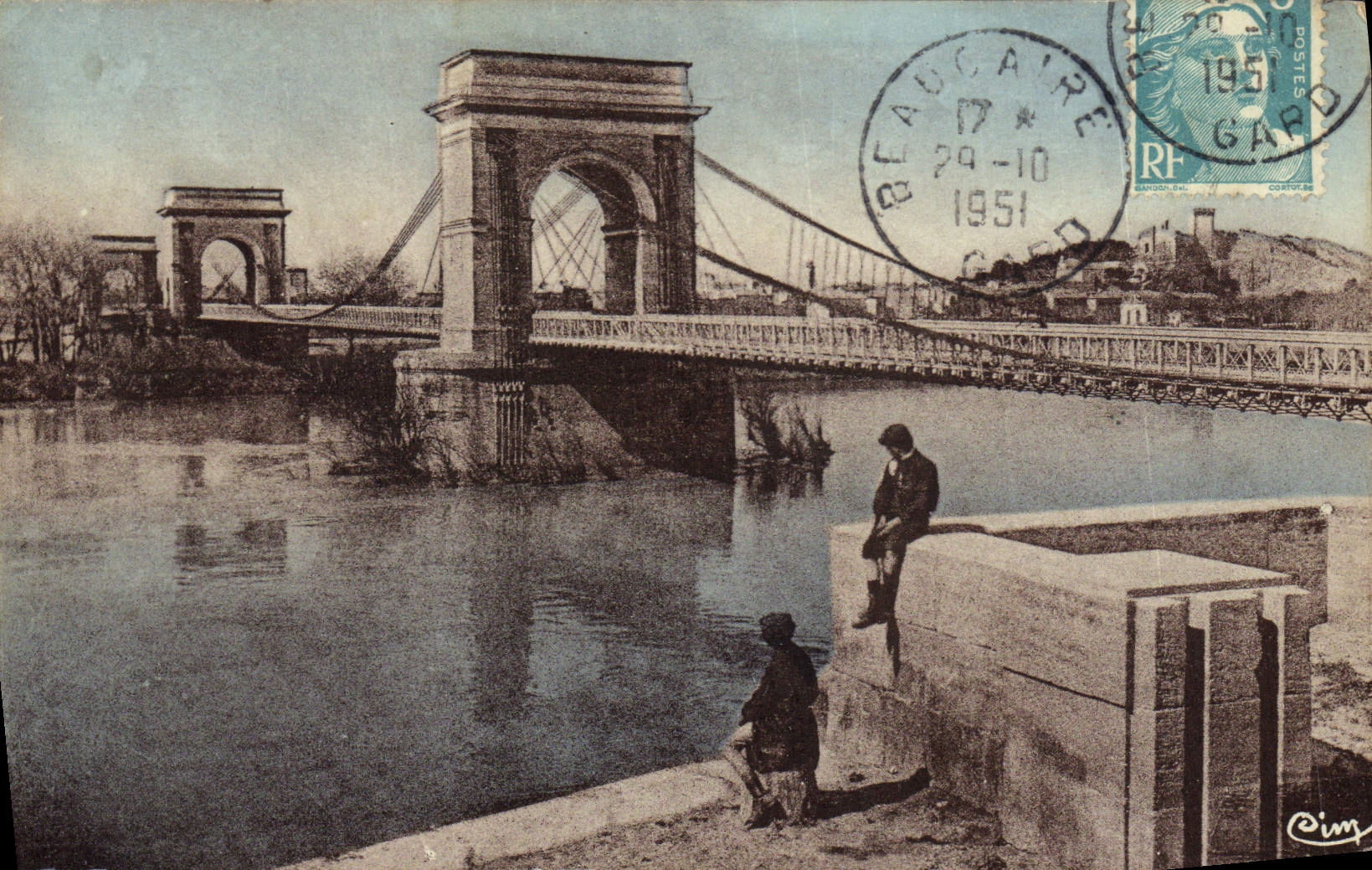 VINTAGE POSTCARD Beaucaire the Suspended bridge Children