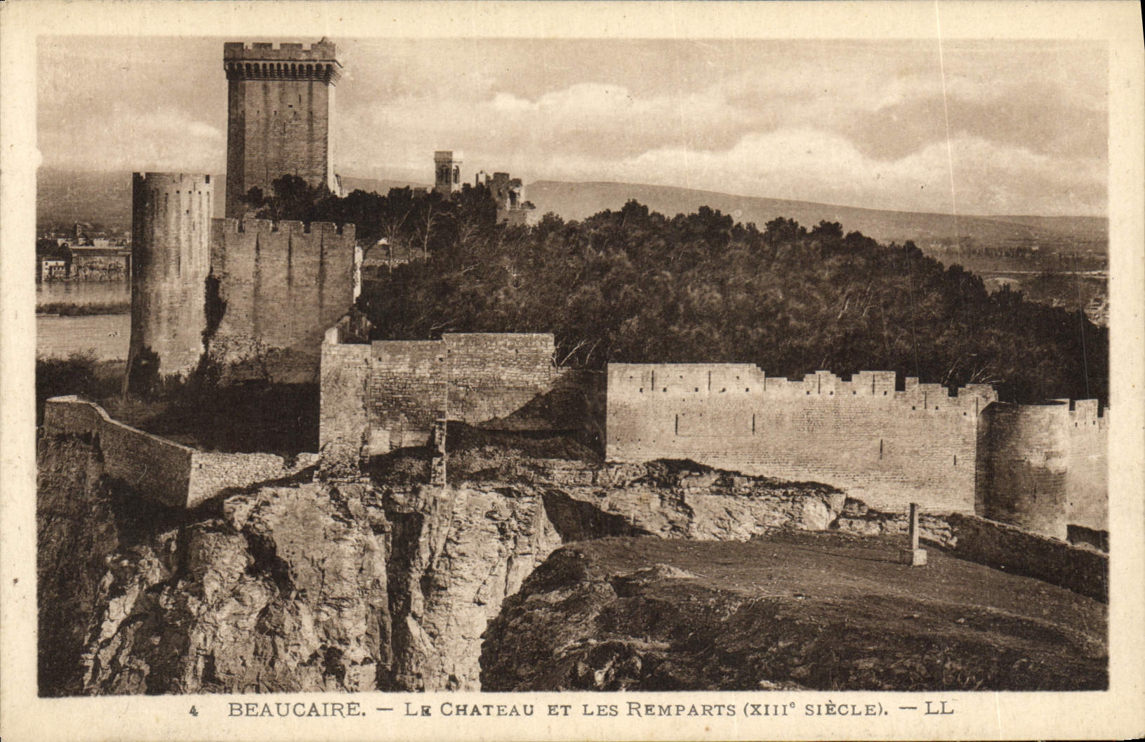 VINTAGE POSTCARD Beaucaire the Castle And Walls