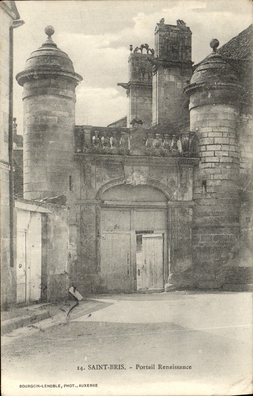 CPA Saint Bris Portail Renaissance