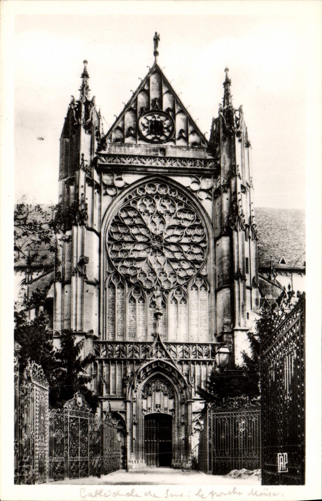 CPA Sens La Cathedrale Et La Porte Moise