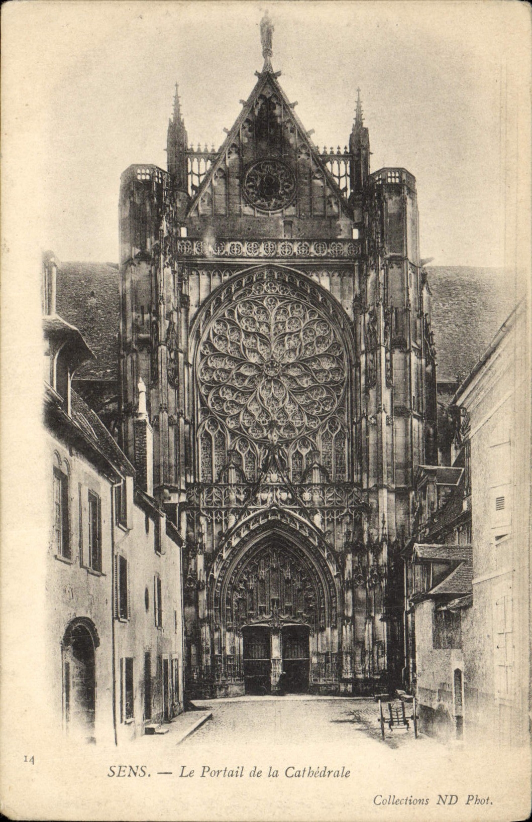 VINTAGE POSTCARD Sens the Gate Of the Cathedral