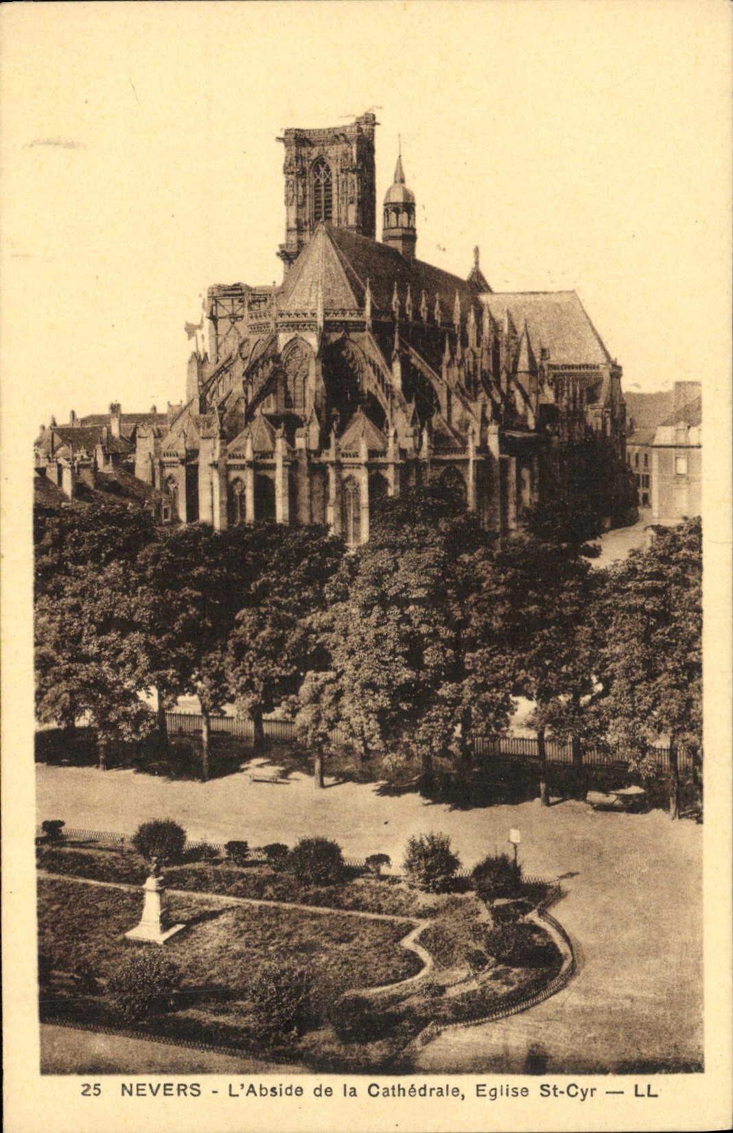 POSTAL Nevers de la VENDIMIA el Apse del St Cyr de la iglesia de la catedral