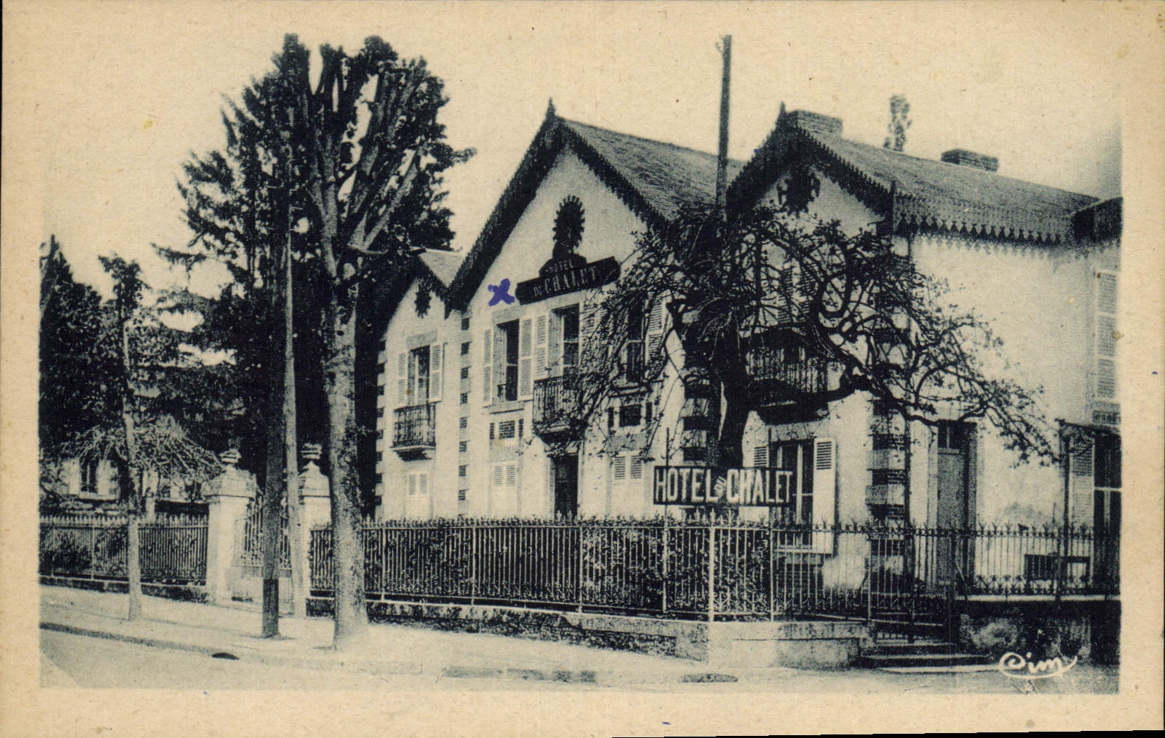 VINTAGE POSTCARD Pougues Water Hotel Of the Country cottage