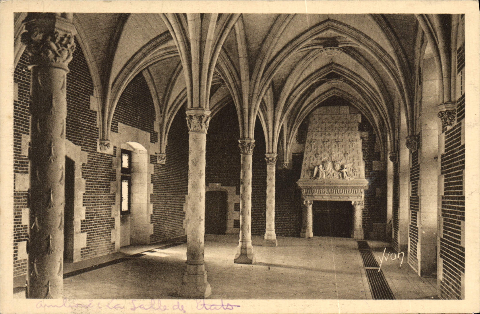 CPA La Douce France Chateaux De La Loire Chateau D'Amboise La Salle Des Etats
