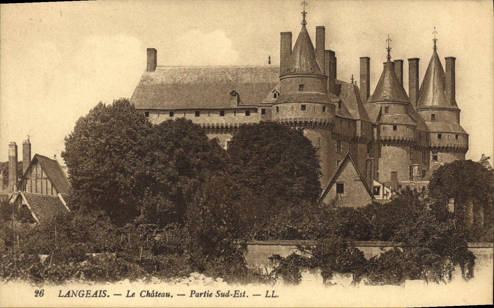 VINTAGE POSTCARD Langeais the Castle Left Southern East