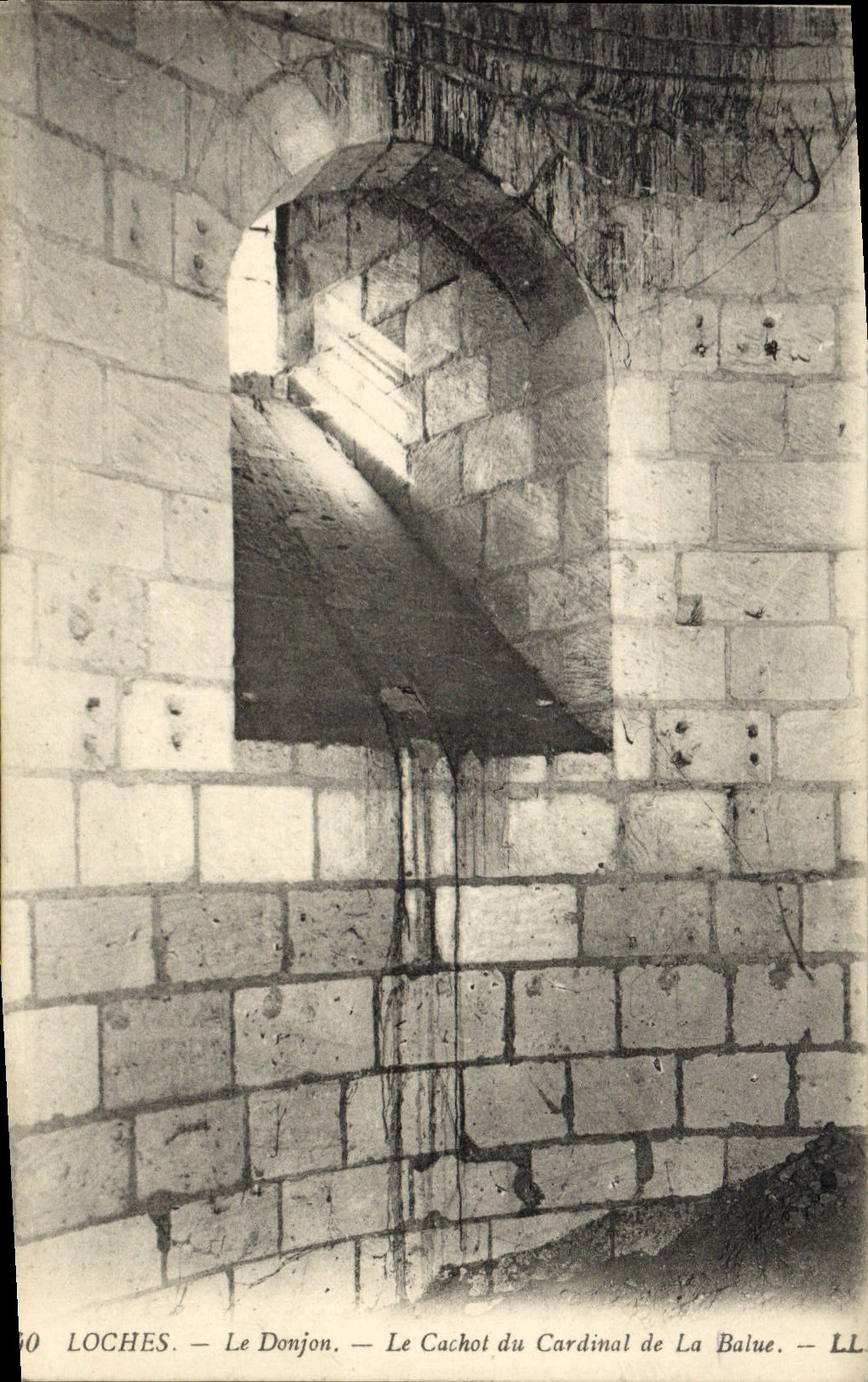 CPA Loches Le Donjon Le Cachot du Cardinal De La Balue