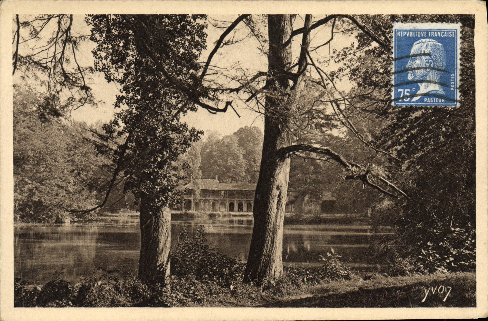 Esplendores de la POSTAL de la VENDIMIA y encantos de Versalles Hamlet de Marie Antonieta