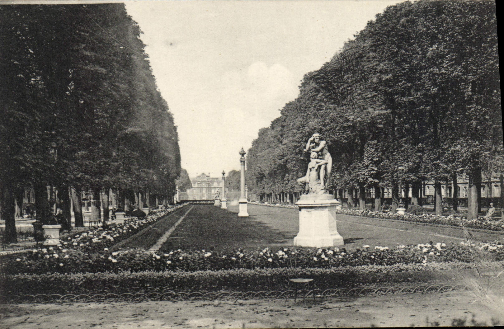 VINTAGE POSTCARD Paris Small Luxembourg Avenue Of the Observatory