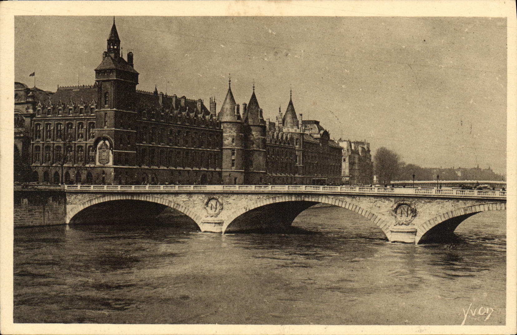 CPA Paris En Flanant Le Palais pont au change Conciergerie