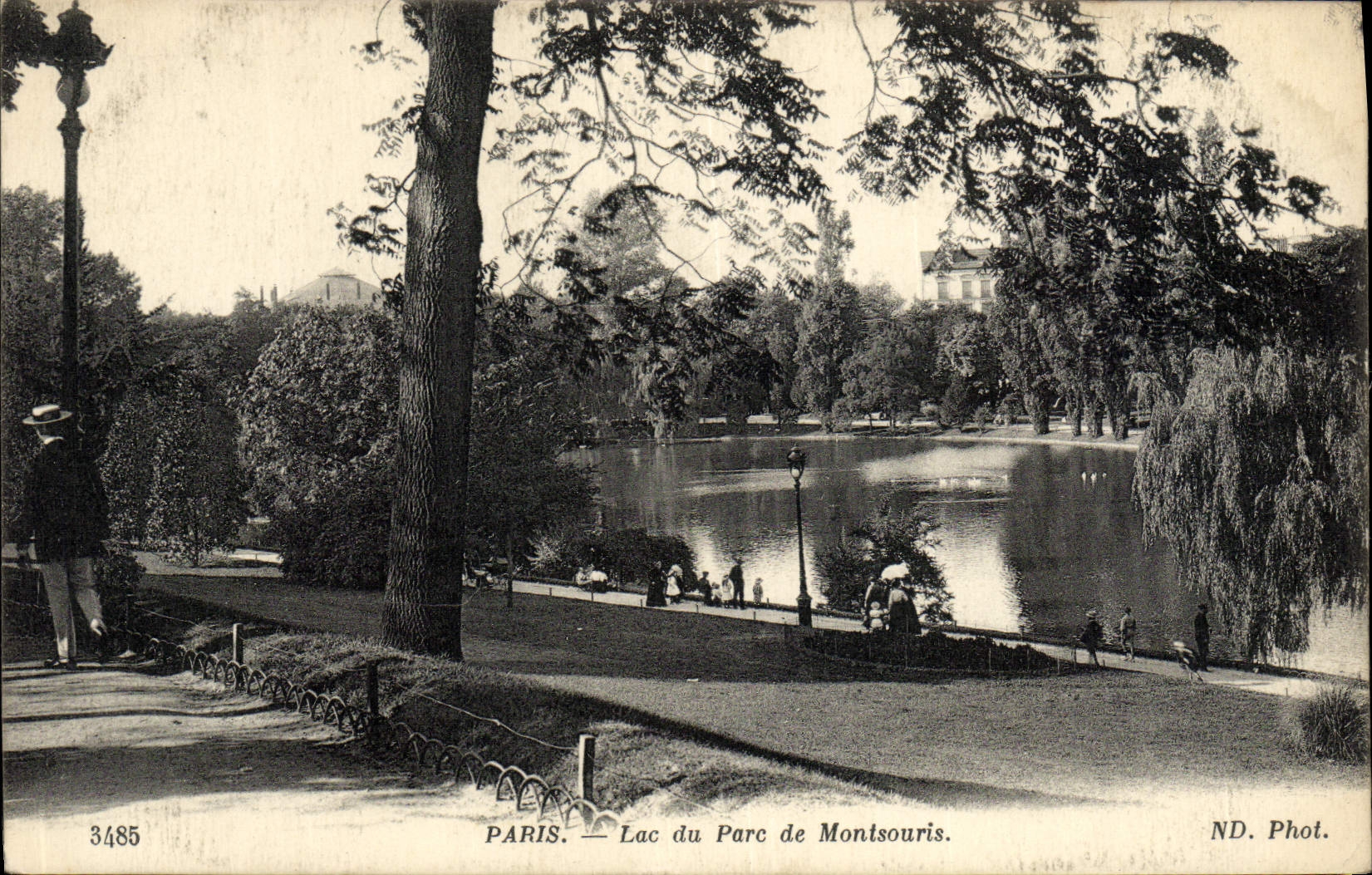 VINTAGE POSTCARD Paris Lake Of the Park De Monstouris