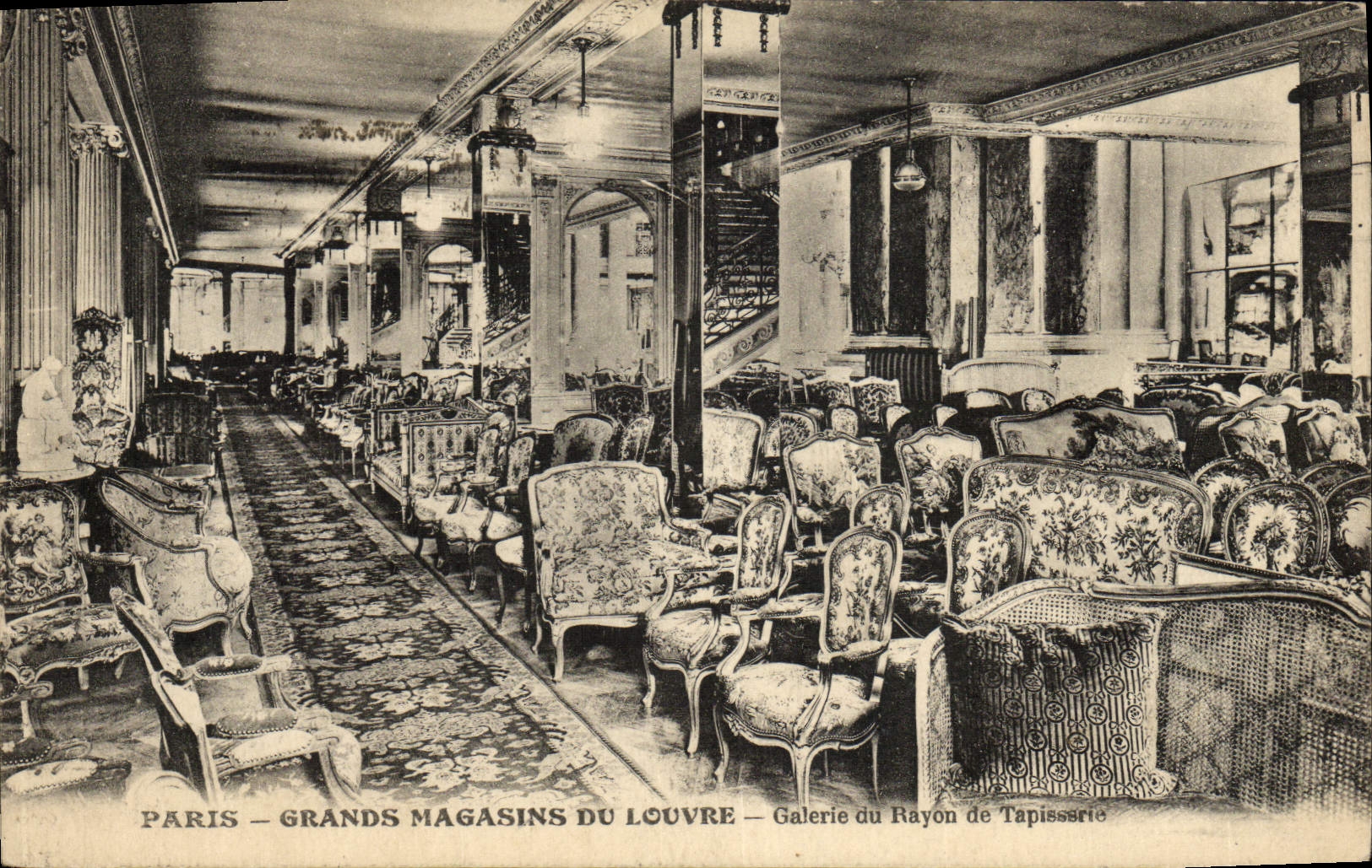 VINTAGE POSTCARD Paris Department stores Of Louvre Gallery of the ray of tapestry