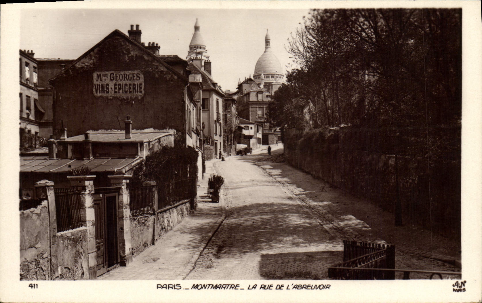 VINTAGE POSTCARD Paris Montmartre the Street Of the Feeding trough Crowns Montmartre Heart