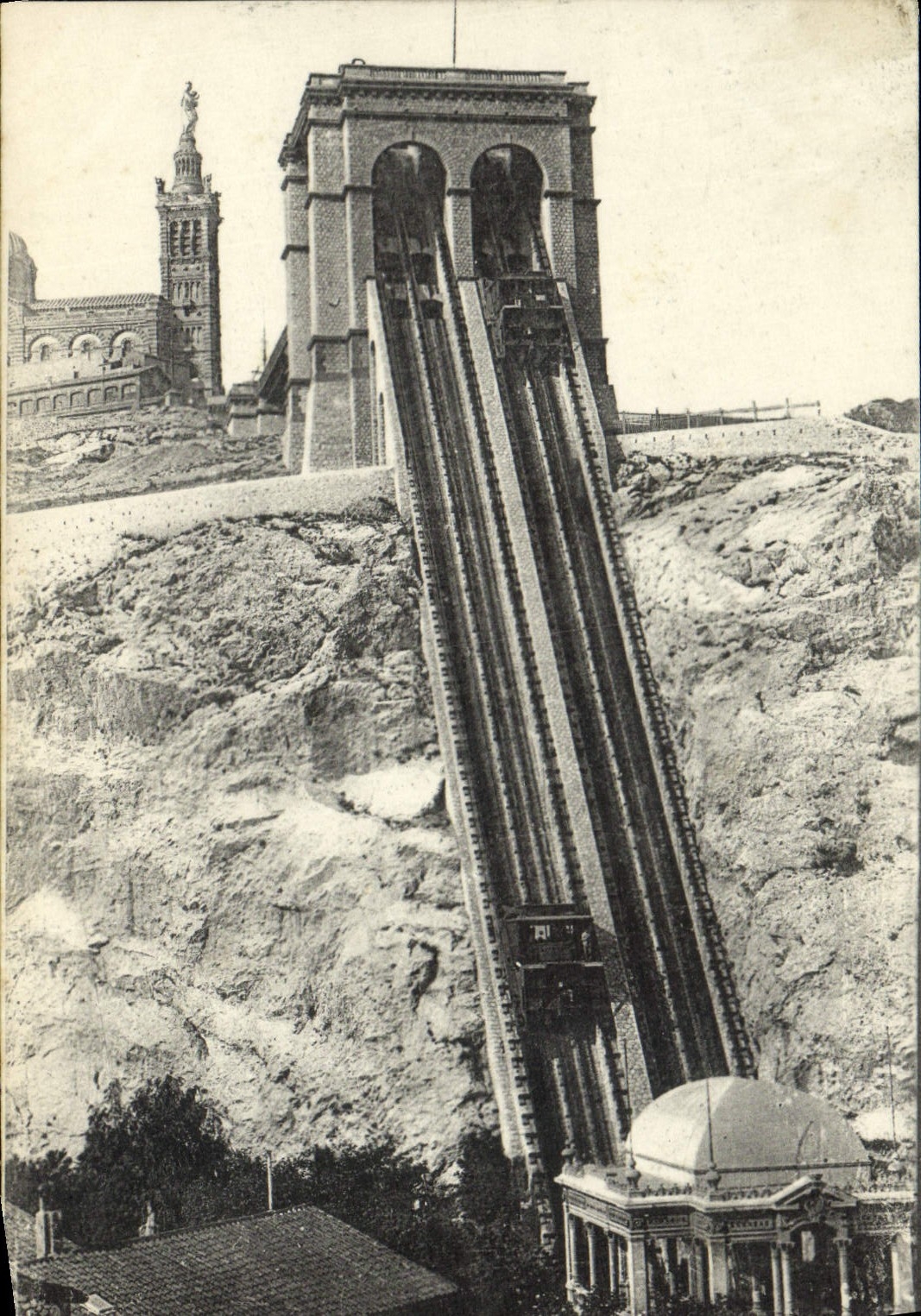 CPA Marseille ND de la Garde Ascenseurs