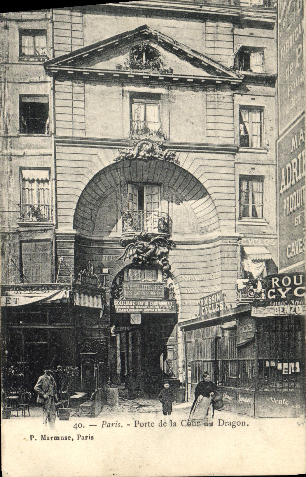 VINTAGE POSTCARD Paris Carries Court Of the Dragon