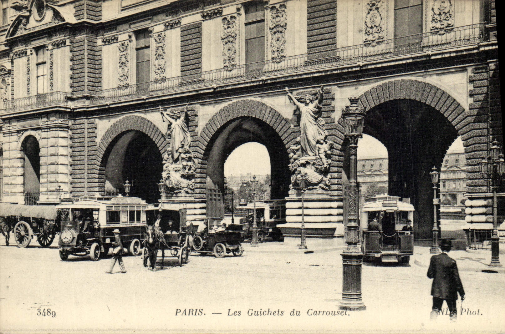 CPA Paris Les Guichets Du Carrousel