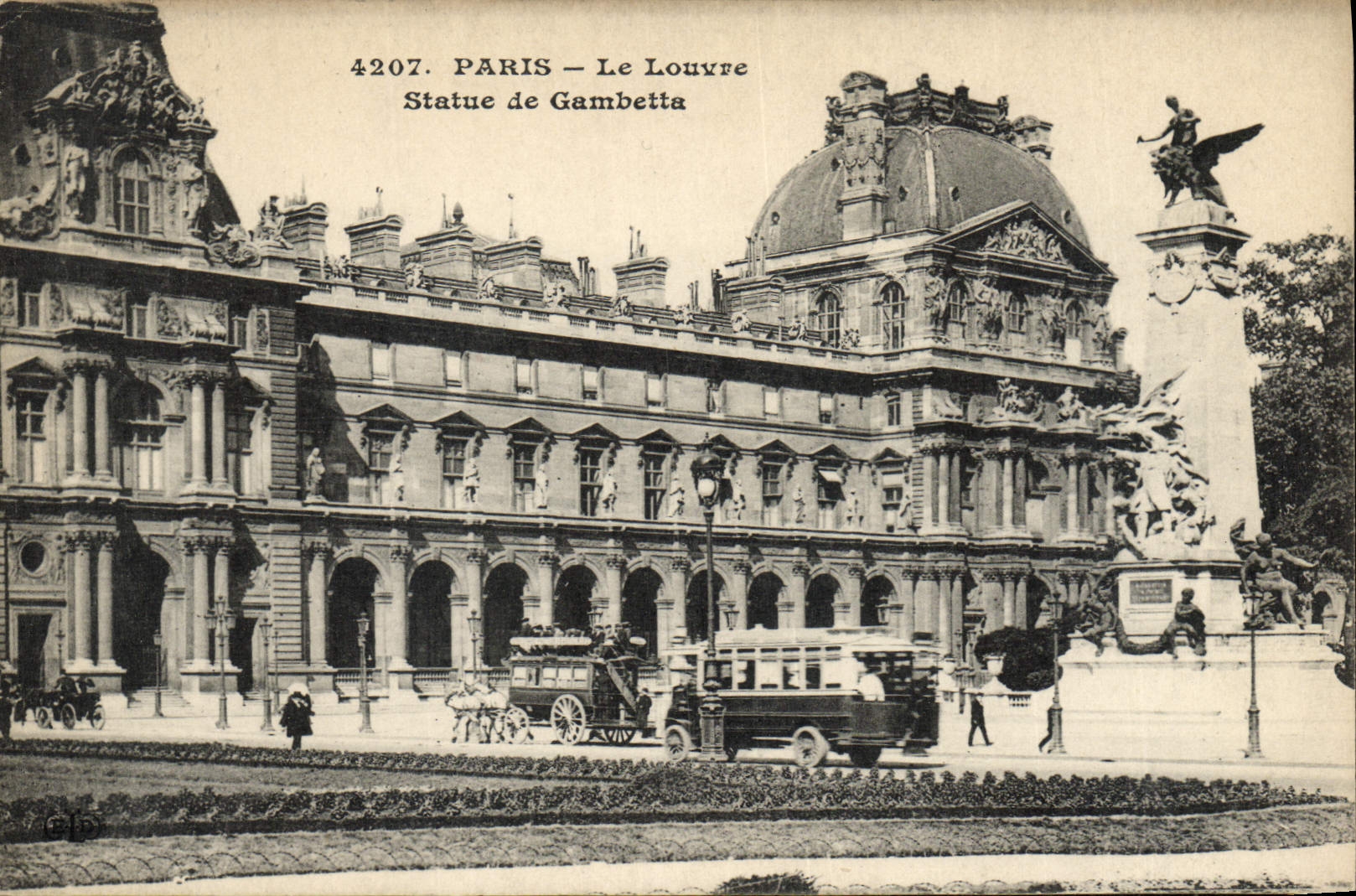 CPA Paris Le Louvre Statue De Gambetta Autobus