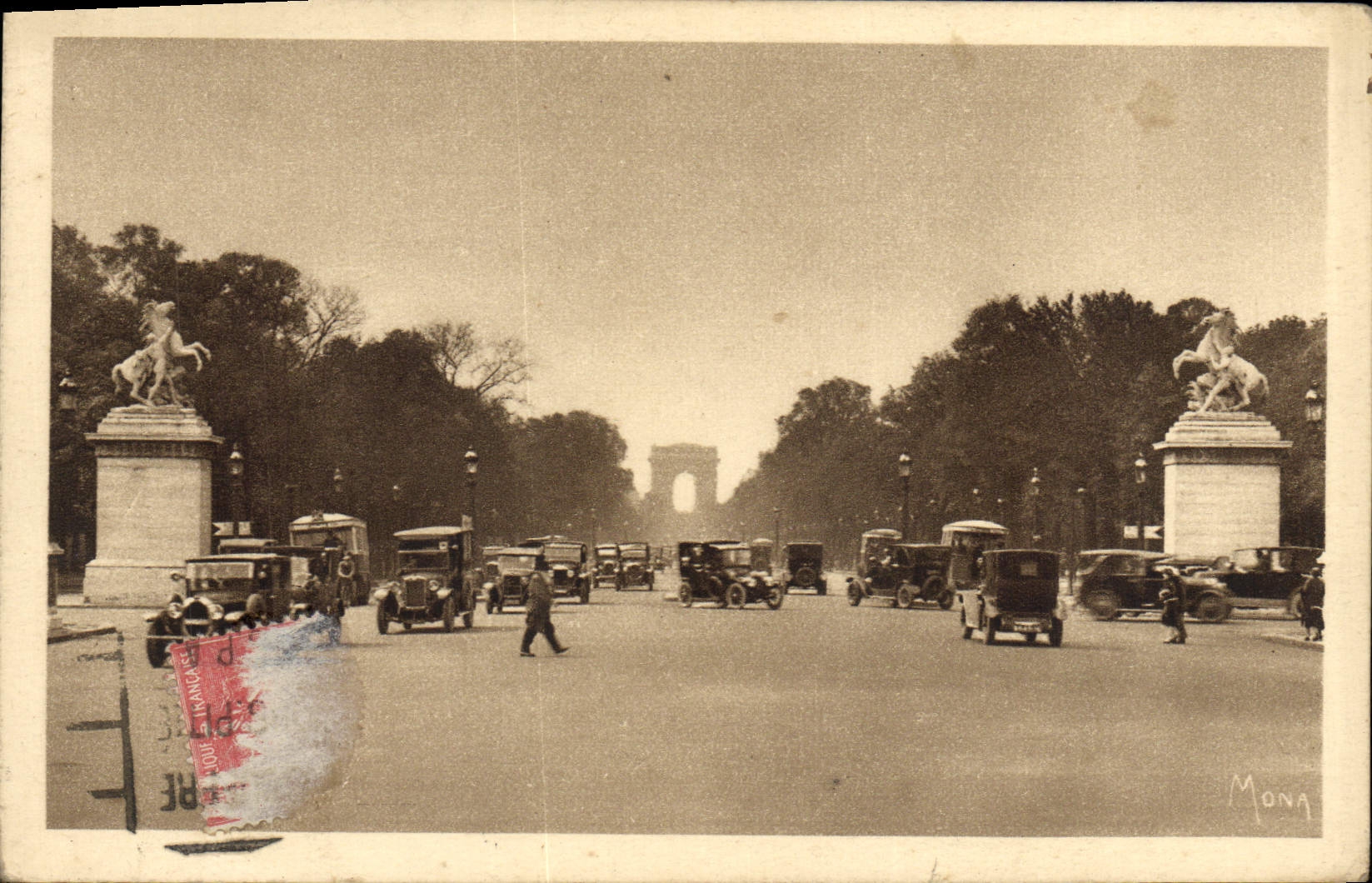 VINTAGE POSTCARD Small Tables Of Paris the Avenue Of the Champs Elysées And the Horses De Marly