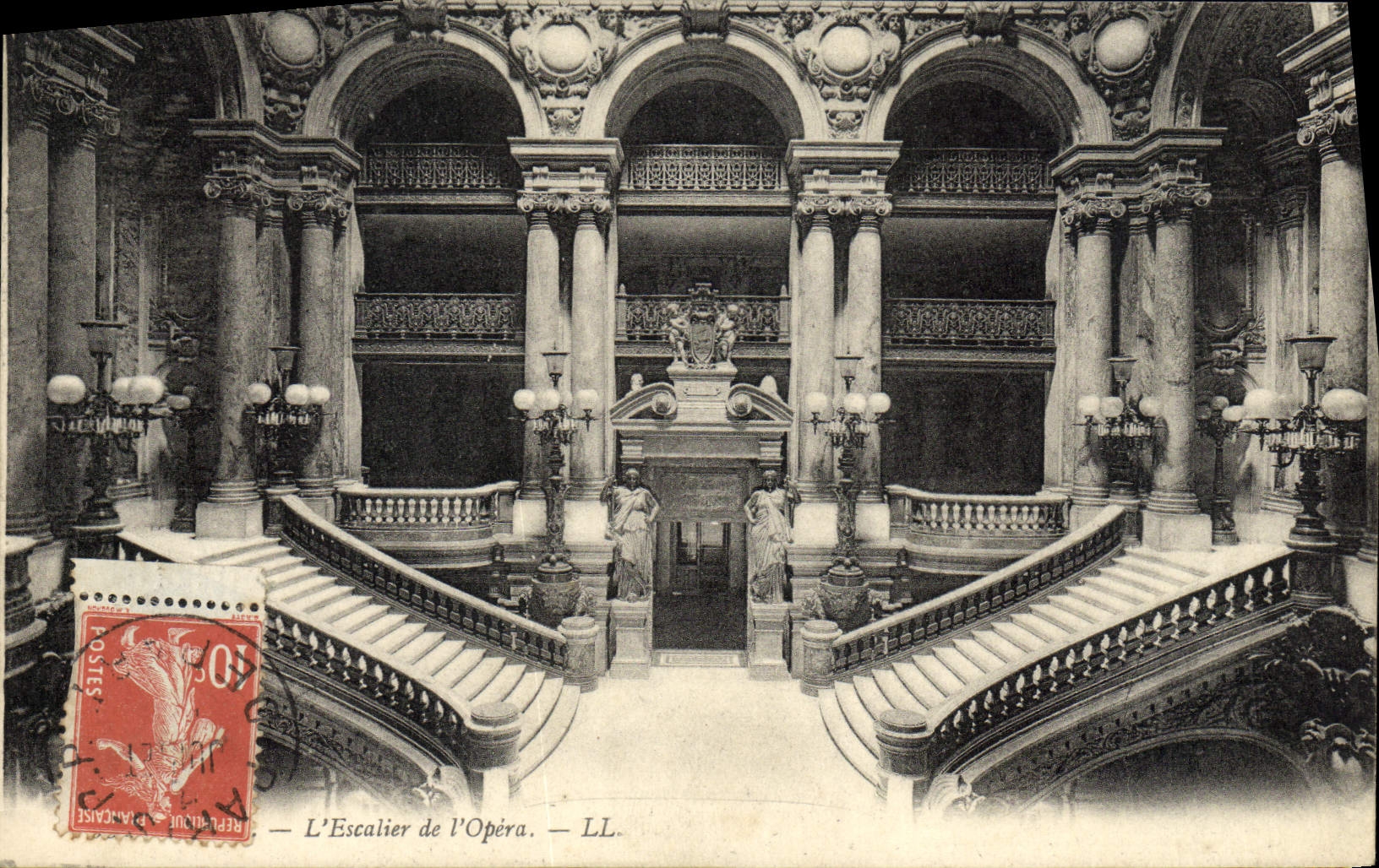 CPA Paris L'Escalier De l'Opera